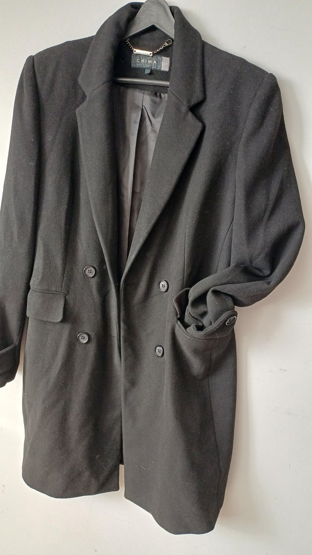 Düğmeli Siyah Kaban - Görsel 4