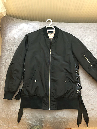 Yanları modelli şık bir bomber ceket
