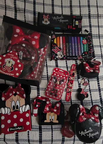 İngiltere'den smiggle Kırmızı Minnie Mouse Kız Aksesuar Seti
