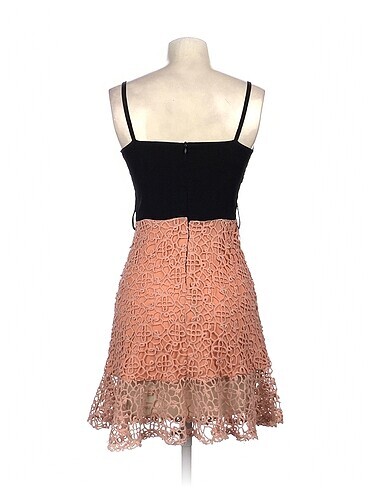 l Beden PreLoved Kısa Elbise %70 İndirimli.