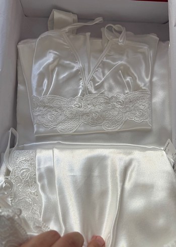 Beyaz Nakışlı Kadın Gecelik - Görsel 5