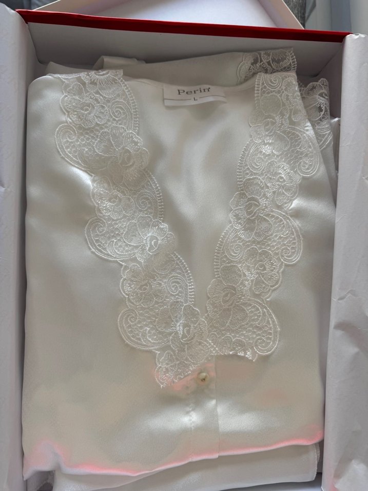 Beyaz Nakışlı Kadın Gecelik - Görsel 4