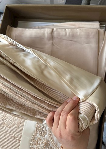 Nakışlı Parlak yatak örtüsü seti - Görsel 3