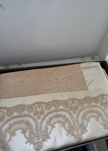 Nakışlı Parlak yatak örtüsü seti - Görsel 5