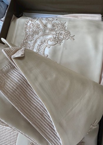 Nakışlı Parlak yatak örtüsü seti - Görsel 4