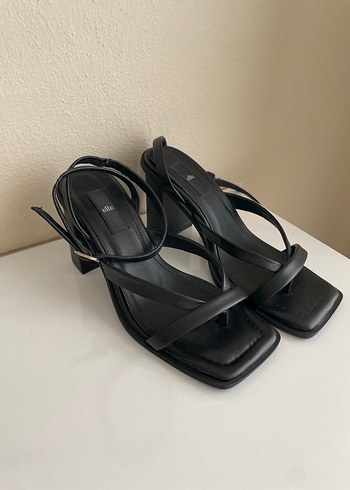 Siyah topuklu ayakkabı - Görsel 2
