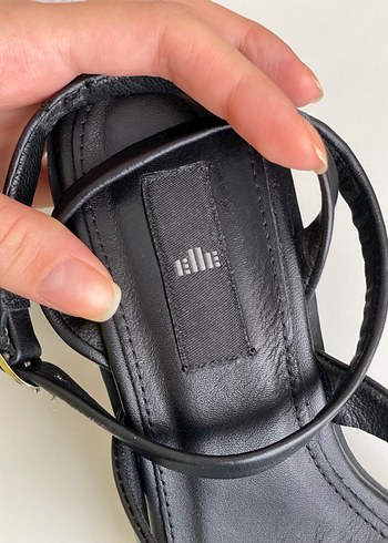 Siyah topuklu ayakkabı - Görsel 3