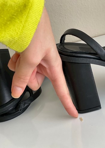 Siyah topuklu ayakkabı - Görsel 4