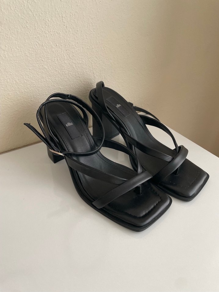 Siyah topuklu ayakkabı - Görsel 2