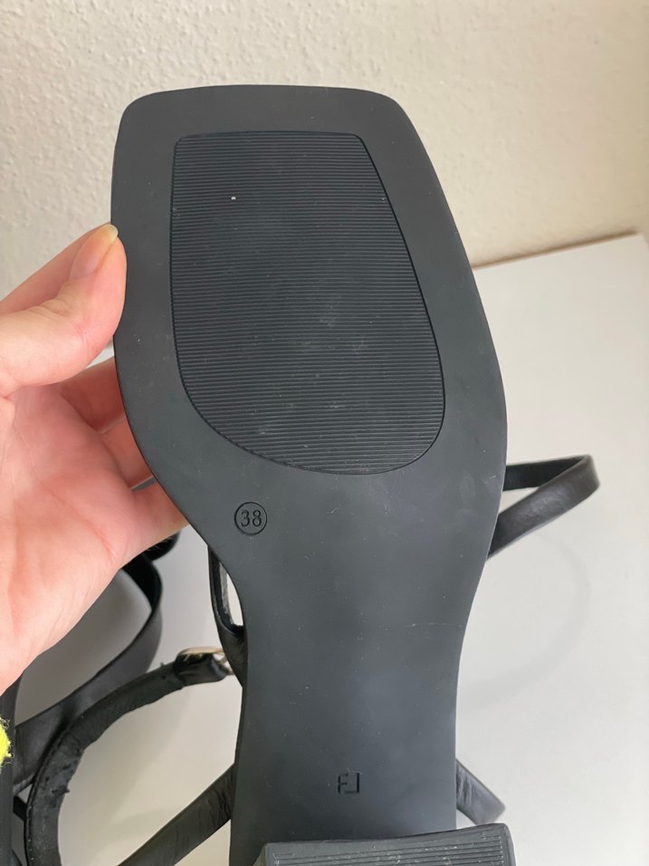 Siyah topuklu ayakkabı - Görsel 5