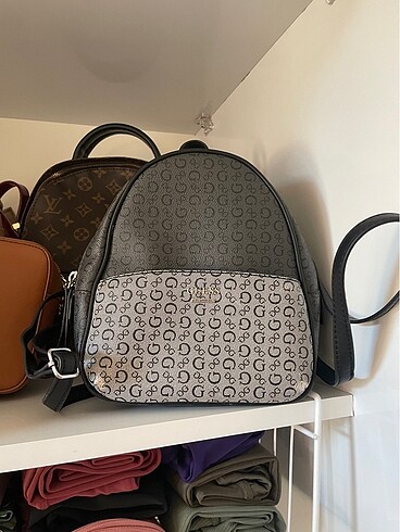 Guess sırt çantası