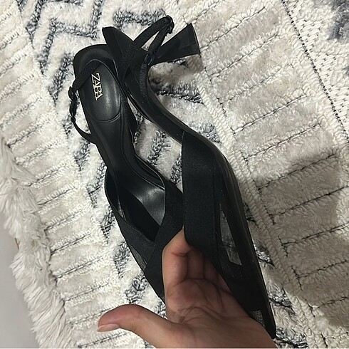 37 Beden Zara sivri burun siyah topuklu ayakkabı