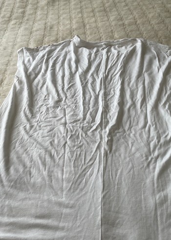 Zincir Detaylı Beyaz Kadın Tişört - Görsel 3