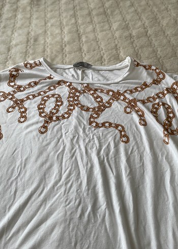 Zincir Detaylı Beyaz Kadın Tişört - Görsel 4