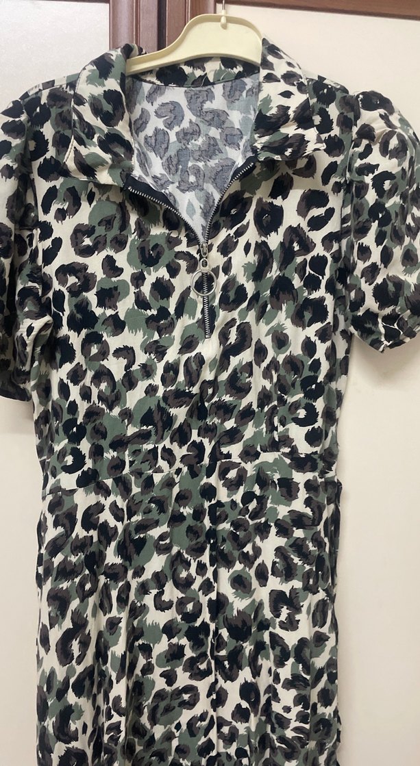 Düğmeli Leopar Desenli Gri Uzun Elbise - Görsel 3