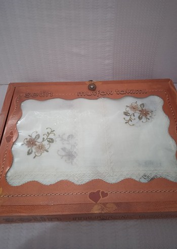 Nakışlı Beyaz Masa Örtüsü - Görsel 2