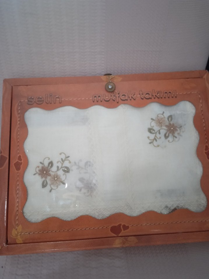 Nakışlı Beyaz Masa Örtüsü - Görsel 3