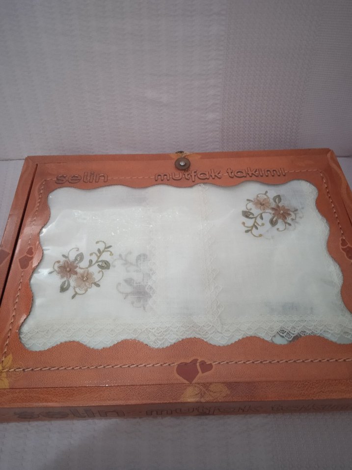 Nakışlı Beyaz Masa Örtüsü - Görsel 2