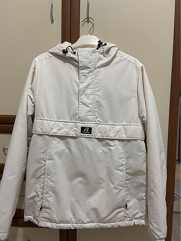Pull and Bear Kanguru mont