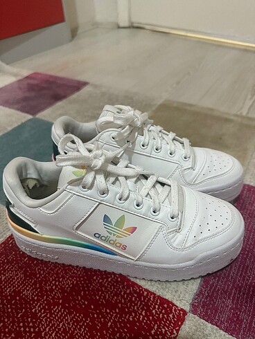 Adidas spor ayakkabı