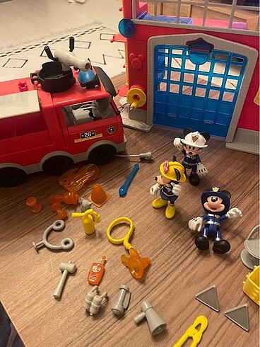  Beden Mickey& Minnie Mouse itfaiye istasyonu