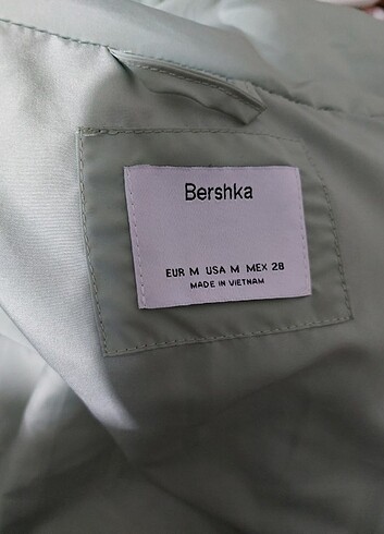 m Beden yeşil Renk Bershka şişme mont