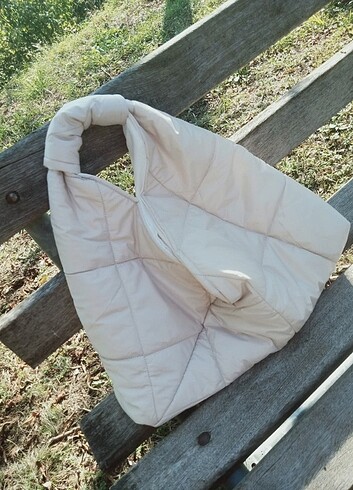 Kapitone puffer kol çantası 