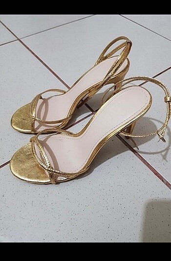 Zara gold sandalet