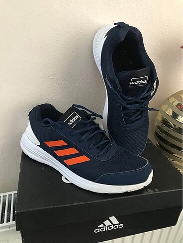 42 Beden Adidas erkek ayakkabı