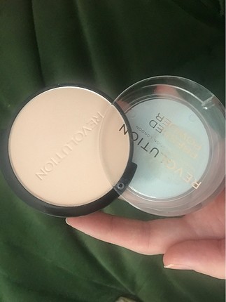 Revolution Nude tonlarda allık