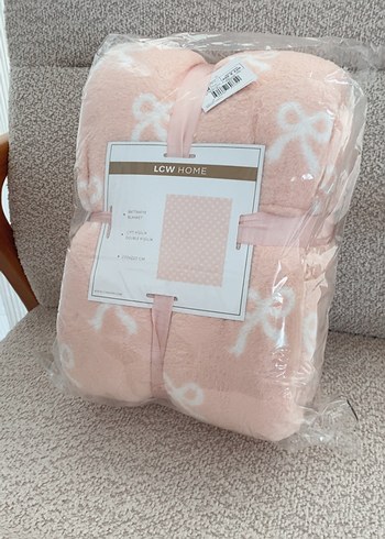LCW HOME Pembe Fiyonk Detaylı Çift Kişilik Battaniye - Görsel 2
