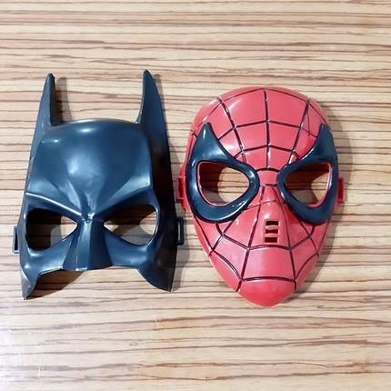2 adet maske figür
