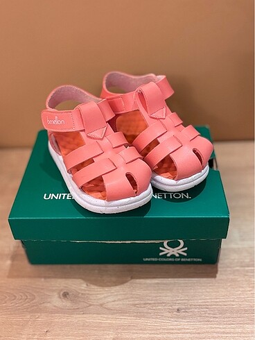 Benetton 23 numara sandalet