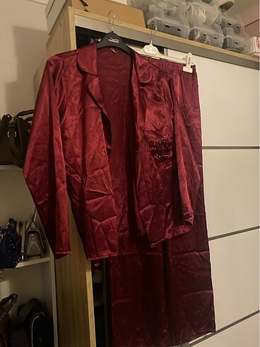 l Beden bordo Renk Saten pijama takımı