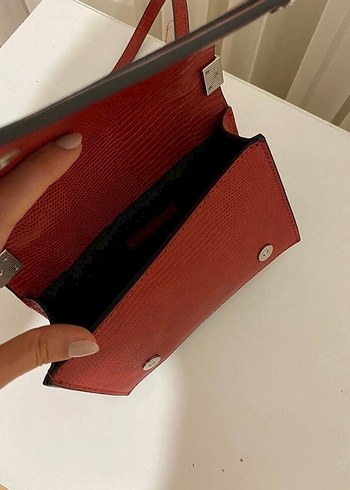 Pull and Bear Kırmızı Deri Yılan Desenli Kadın Çanta