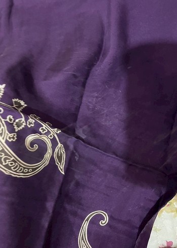 Mor ve Siyah Desenli İpek Kadın Şal - Görsel 2