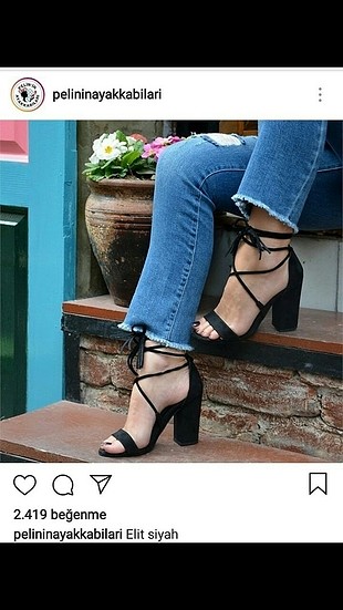 Siyah topuklu sandalet