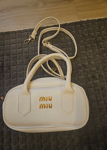 Miu Miu Beyaz Minimalist Deri Kadın Çanta
