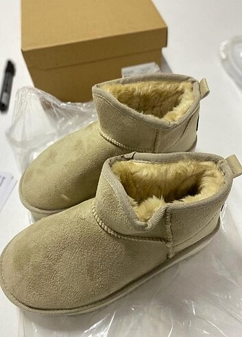 38 Beden UGG kalın taban mini bej 