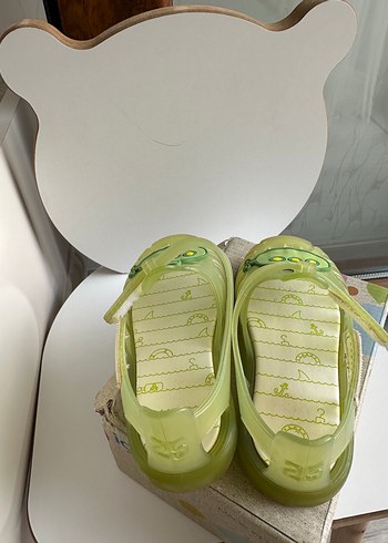 25 Beden yeşil Renk Yeşil Baskılı Tokalı Erkek ve kız Çocuk sandalet