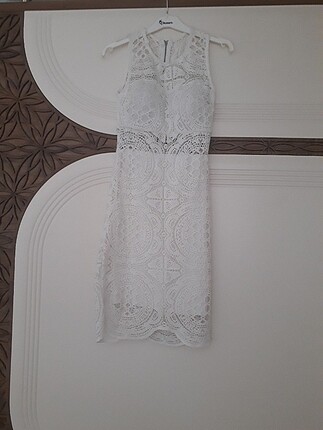 Beyaz elbise 