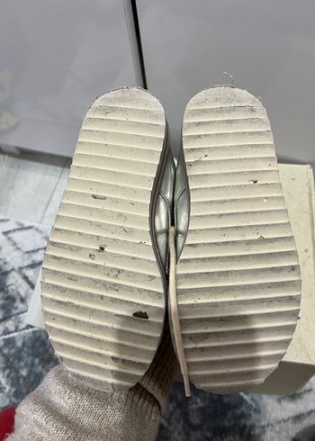 Gri Metalik Nakışlı Erkek Çocuk Ayakkabısı - Görsel 3