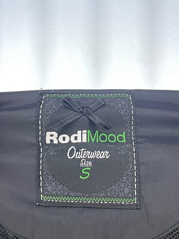 s Beden siyah Renk Rodi Mood Mont %70 İndirimli.