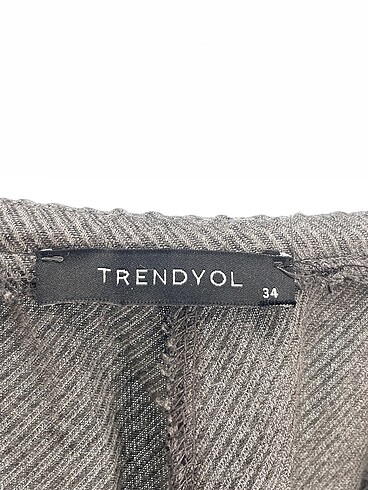 34 Beden gri Renk Trendyol & Milla Düz Kesim %70 İndirimli.