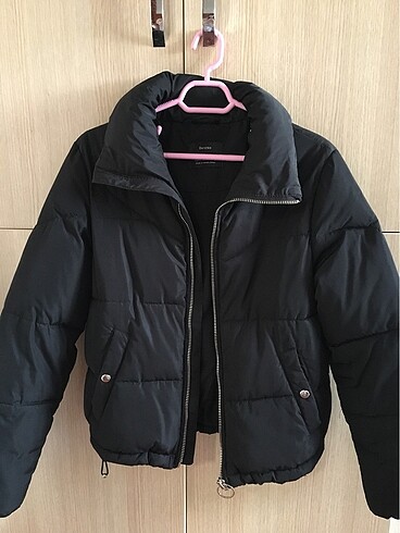 Bershka Siyah Şişme Mont