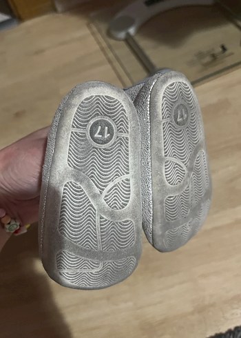 Gri Yılan Desenli Kız Babet - Görsel 2