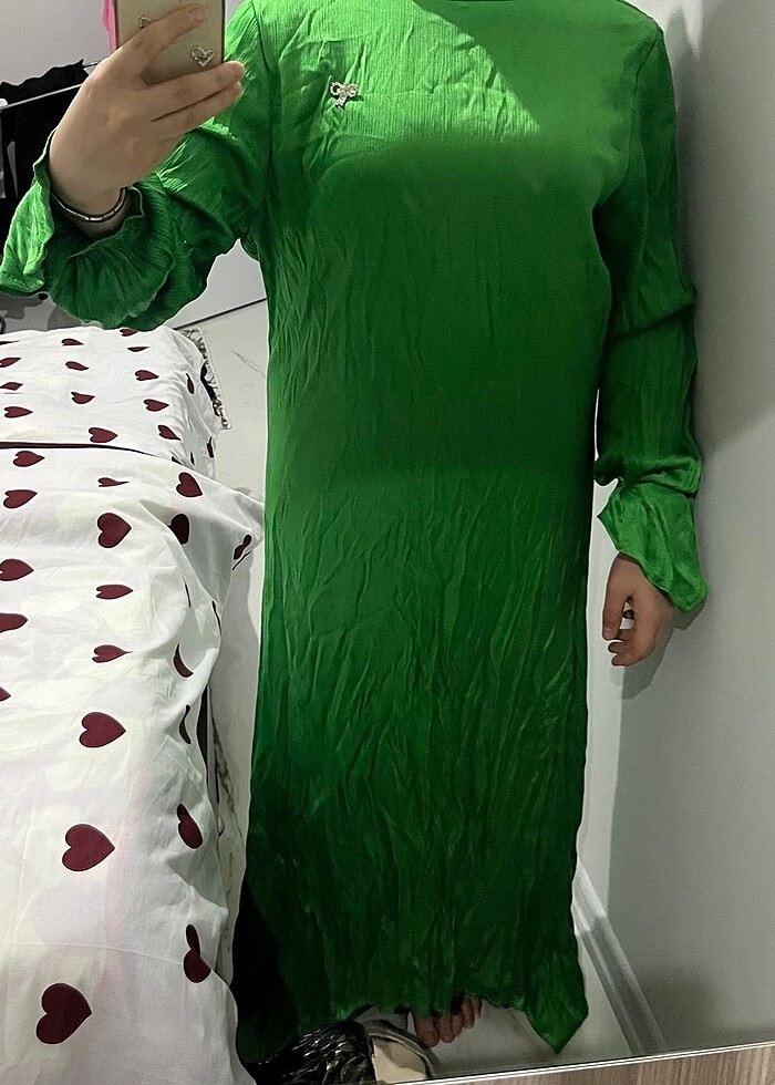 Saten görünümlü elbise - Görsel 4