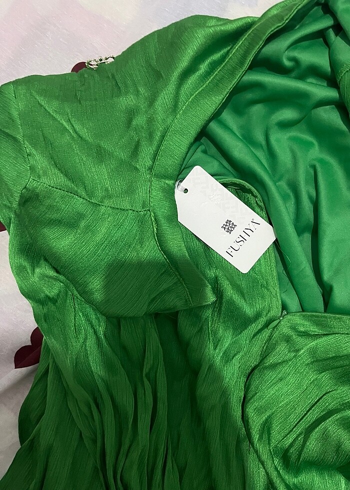 Saten görünümlü elbise - Görsel 3