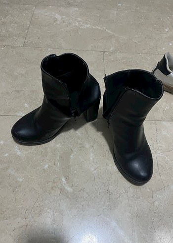 Siyah Tokalı Kadın Botu, Kalın Topuklu - Görsel 4