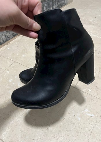 Siyah Tokalı Kadın Botu, Kalın Topuklu - Görsel 3